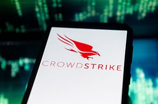 CrowdStrike Güncellemesi Dünya Çapında Kaosa Yol Açtı: Microsoft Sistemlerinde Mavi Ekran Felaketi!