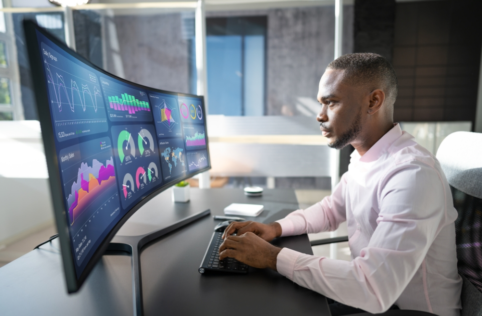 Curved Nedir? Curved Monitör Avantajları ve Curved Telefonlar